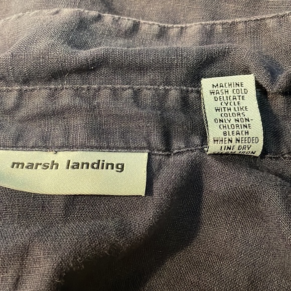 Marsh Landing Blue Linen Button Down size Medium - Picture 8 of 8